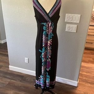 Sleeveless Black Dress with Floral pattern Maxi